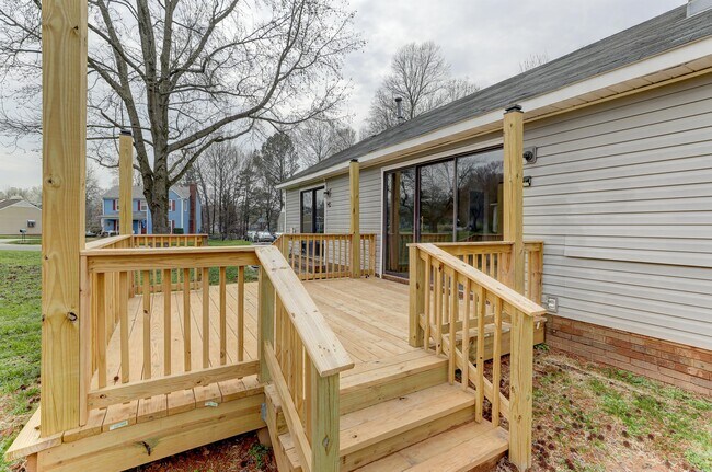 Back Deck - 5321 Reedham Ct