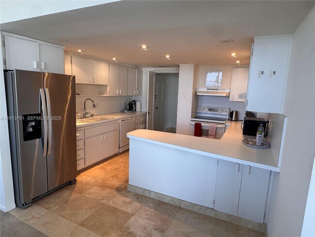 Building Photo - 200 Ocean Ln Dr