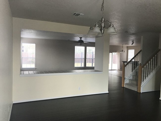 Building Photo - 211 Verde Oak