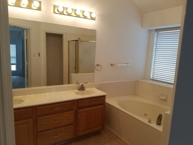 Building Photo - 6717 Carrington Dr