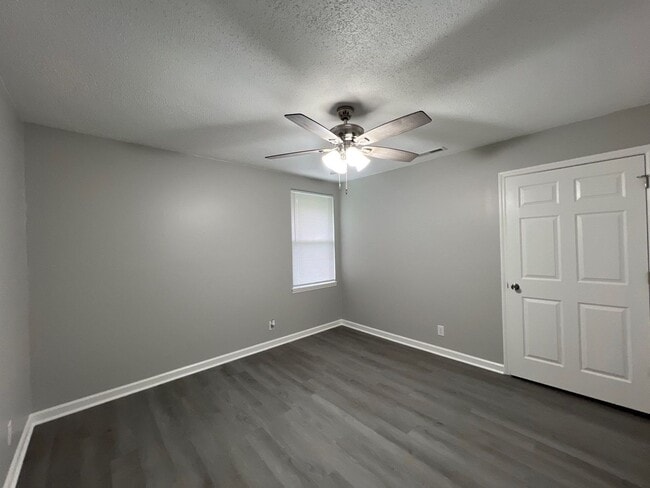 Building Photo - 2 bedroom, 1 bath Duplex in Gallatin
