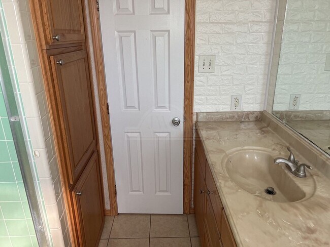 Building Photo - **2 weeks Free Rent***2310 Zinnia Court, K...