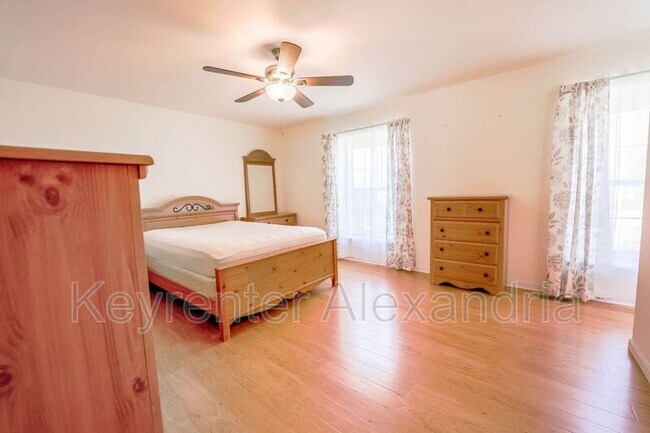 Building Photo - 7123 Red Horse Tavern Ln