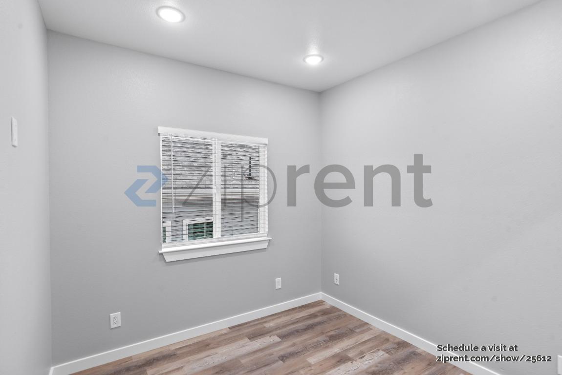 Building Photo - Unit