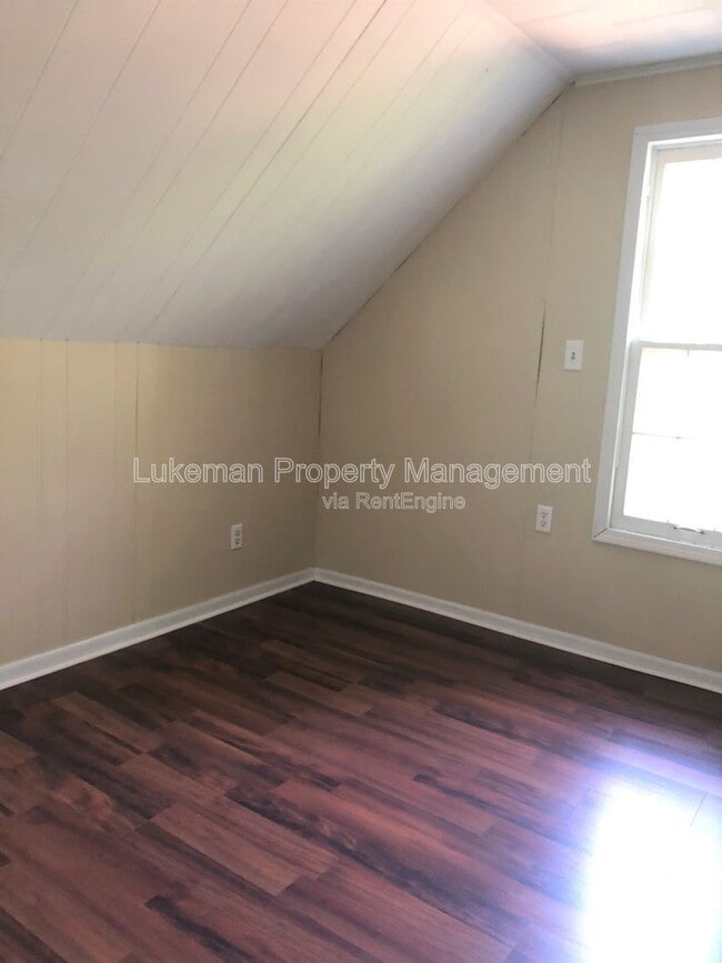 Building Photo - 701 Davis St