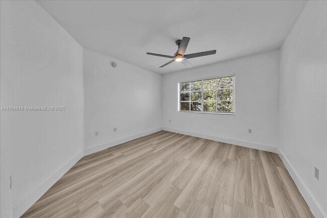 Building Photo - 2516 Centergate Dr