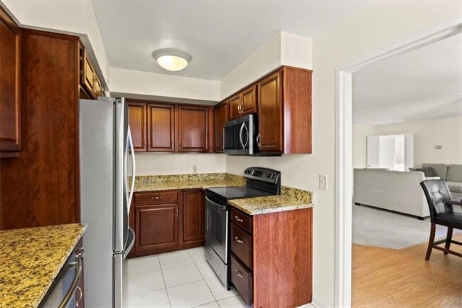 Building Photo - 2501 East Ave