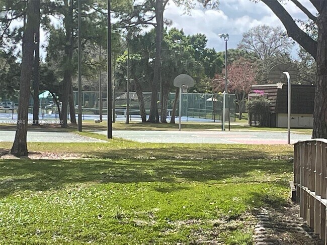 Building Photo - 1123 11th Ln