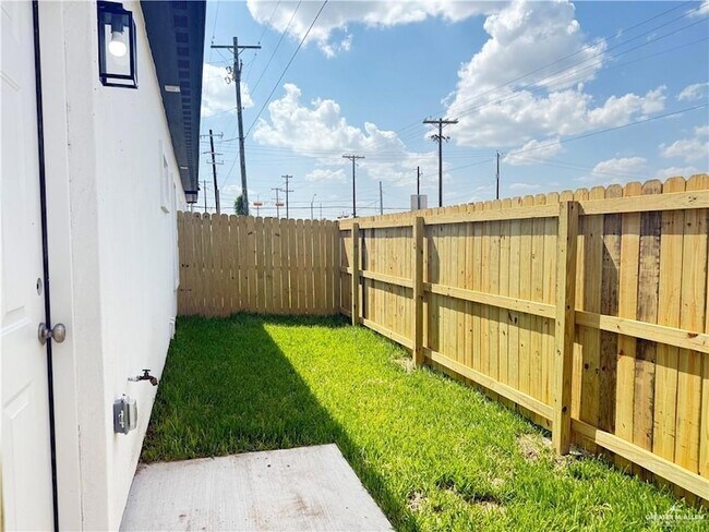 Building Photo - 1321 Joscelyn Dr