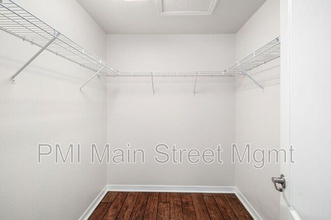 Building Photo - 689 Evening Sky Dr