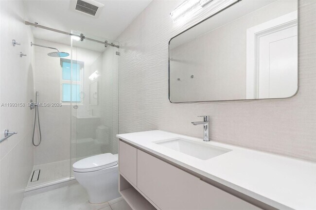 Building Photo - 634 W 47th St