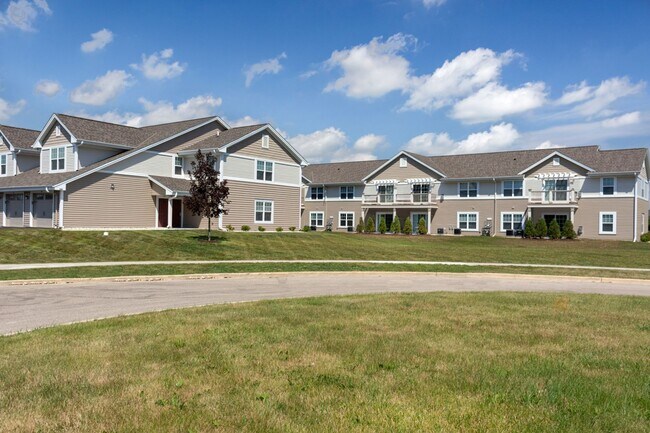 Building Photo - Condo Style Lower 2 Bedroom 2 Bathroom Apartment is Available