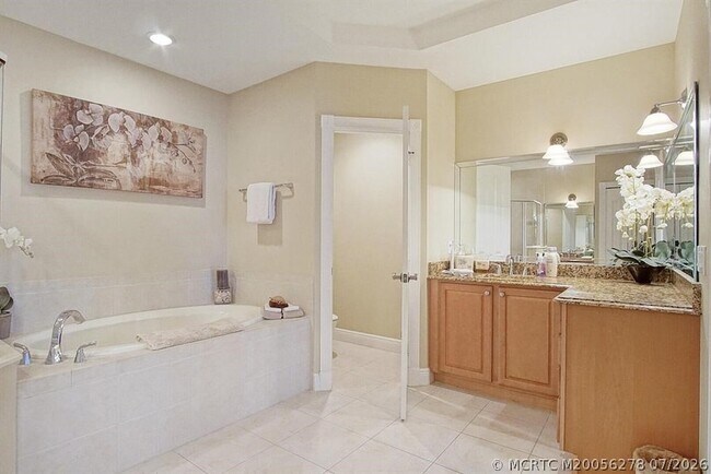 Building Photo - 3736 NE Indian River Dr