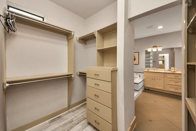 Building Photo - 4510 Inker St