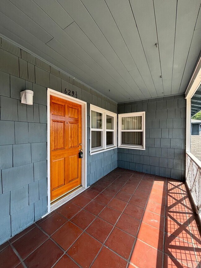 Building Photo - Glenoaks, 625-633 1/2