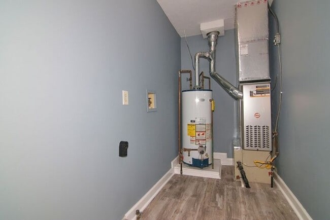 Building Photo - Sweet 3 Bedroom Home Close to Speedway