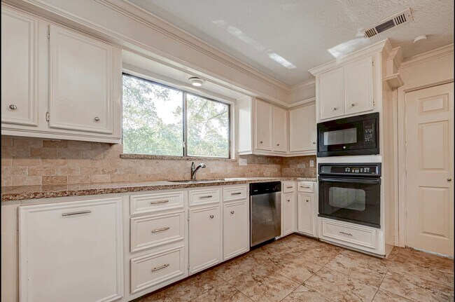 Building Photo - 1746 Cloister Dr