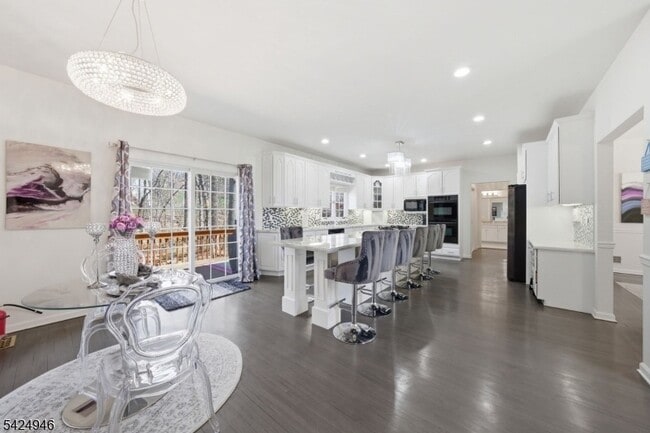 Building Photo - 11 Rosewood Ln