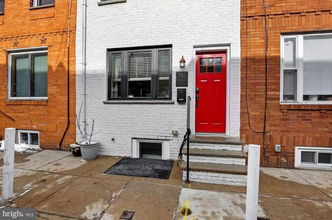 Building Photo - 741 Watkins St