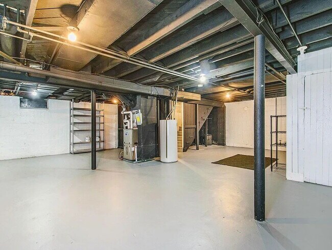 Building Photo - Charming 3BR in SE Grand Rapids