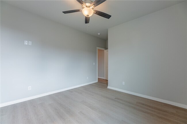 Building Photo - 1408 SW Casuarina Dr