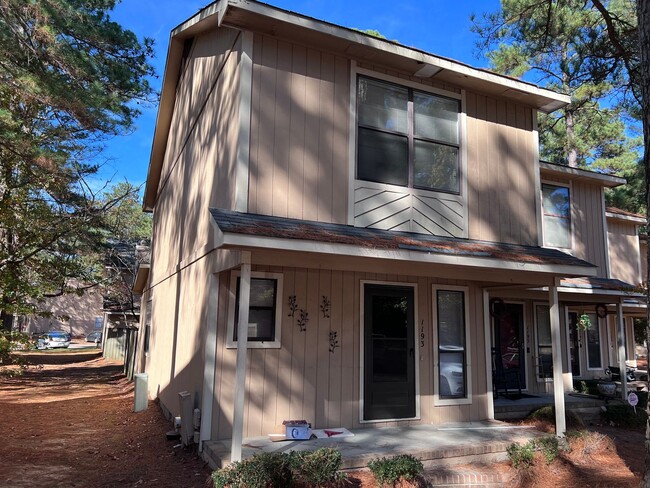 Primary Photo - Beautiful 2BR, 2.5 bath townhome near shop...