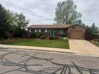 Building Photo - A yard that you will enjoy