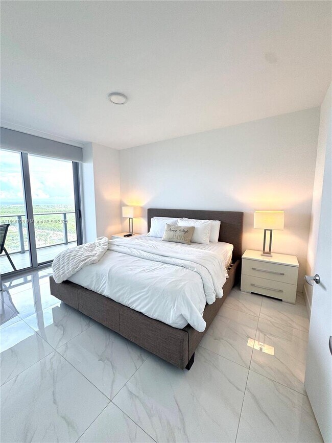 Building Photo - 16385 Biscayne Blvd