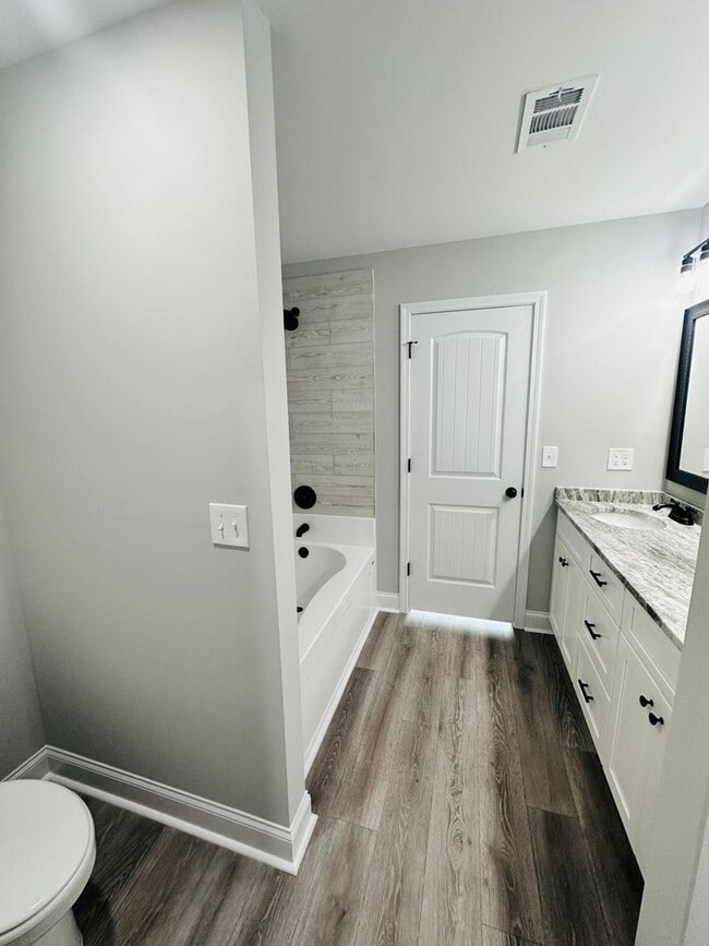 Building Photo - 226 Beau Claire Cir
