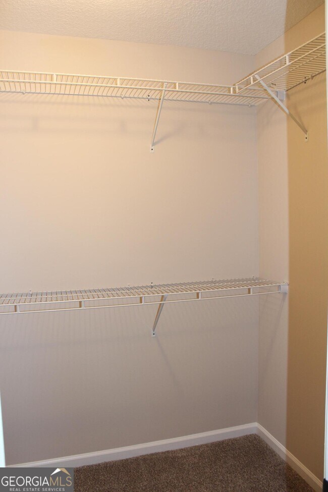 Building Photo - 425 Andover Dr