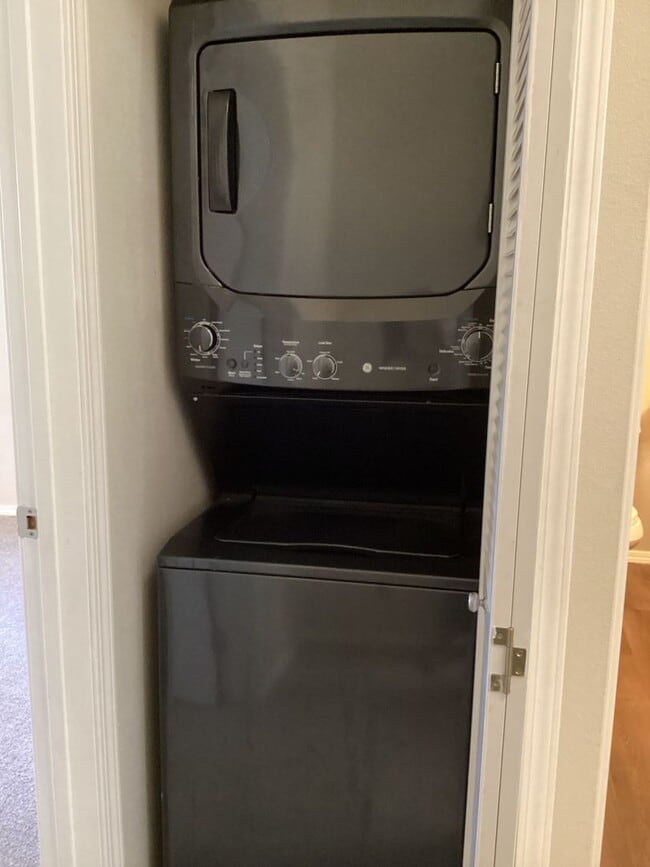 Building Photo - Charming Edmonds Condo with Two Garages and Modern Comforts