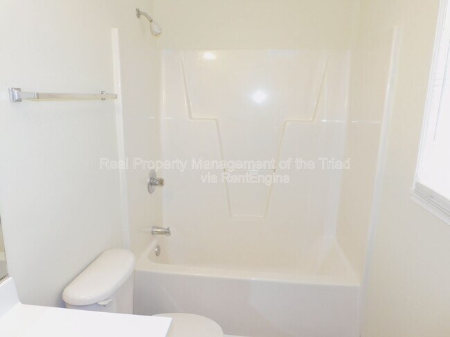 Building Photo - 1856 Oakhurst Park Ln