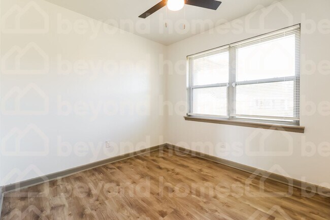 Building Photo - Beautiful lake views with this renovated 4...