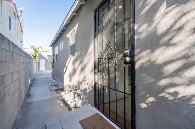 Building Photo - Cozy Home in Culver City!