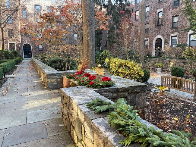 Building Photo - 64 Sagamore Rd