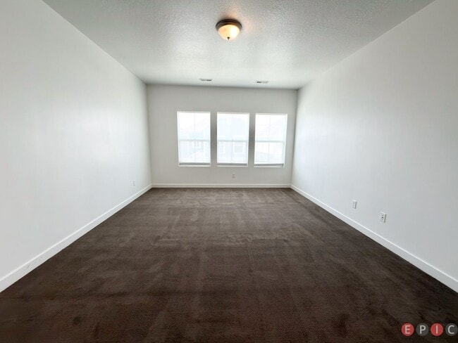 Building Photo - Beautiful Home in Lehi