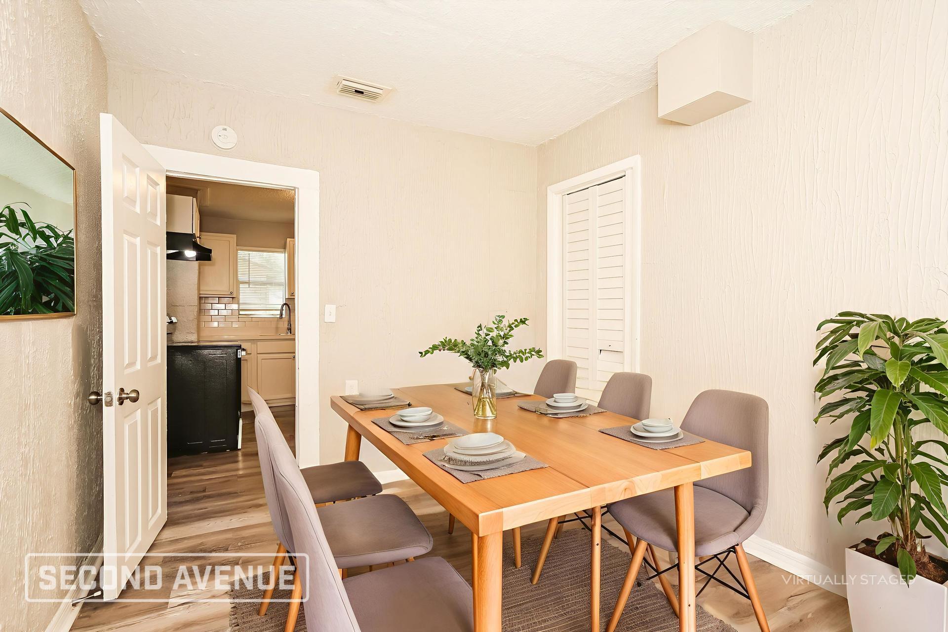 Building Photo - 2011 W 15th St