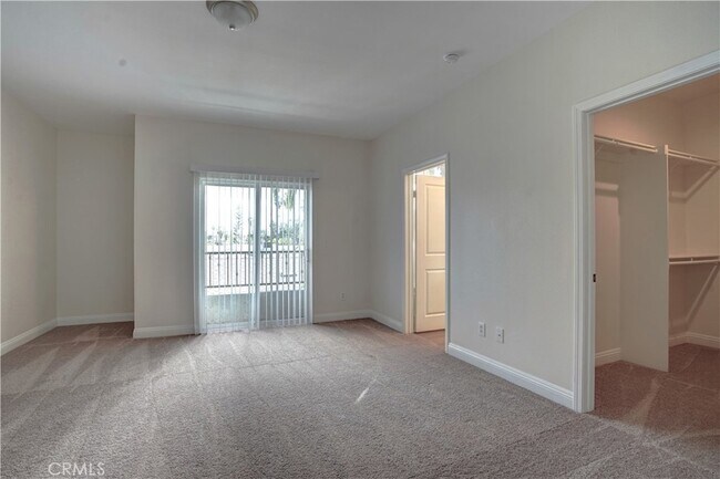 Building Photo - 7124 N Farralone Ave