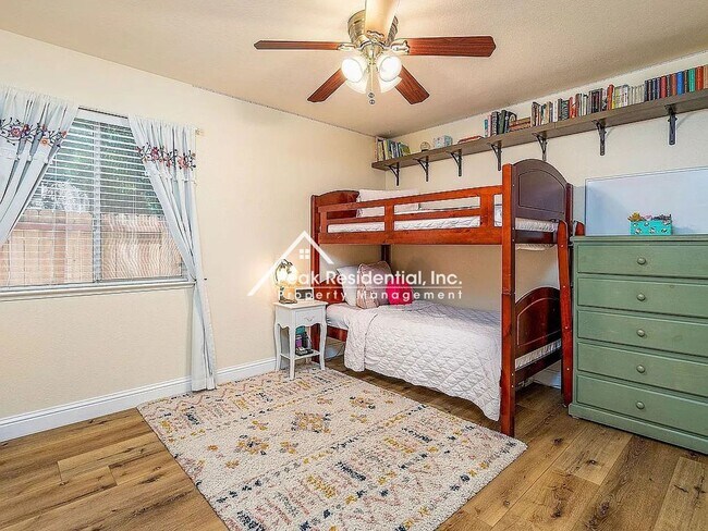 Building Photo - Updated 4bd/2ba Folsom Home with 3 Car Gar...