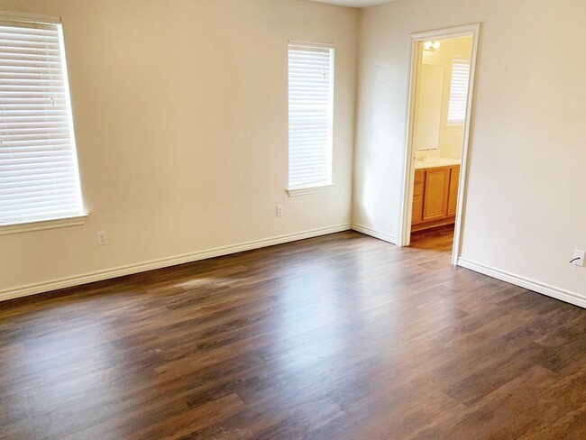 Building Photo - Beautiful 3 Bedroom, 2 Bath Home in Flint!