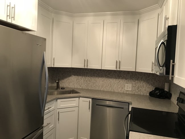 Quartz counters. Marble backsplash. Pantry. - 748 Feura Bush Rd