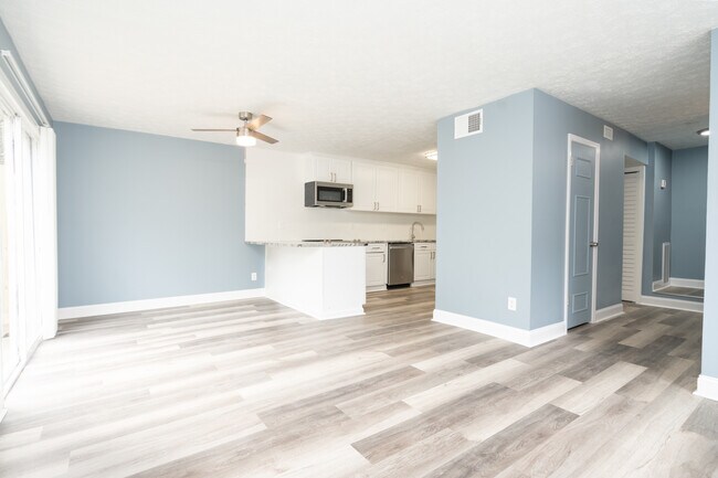 Building Photo - 7560 Taylor Rd