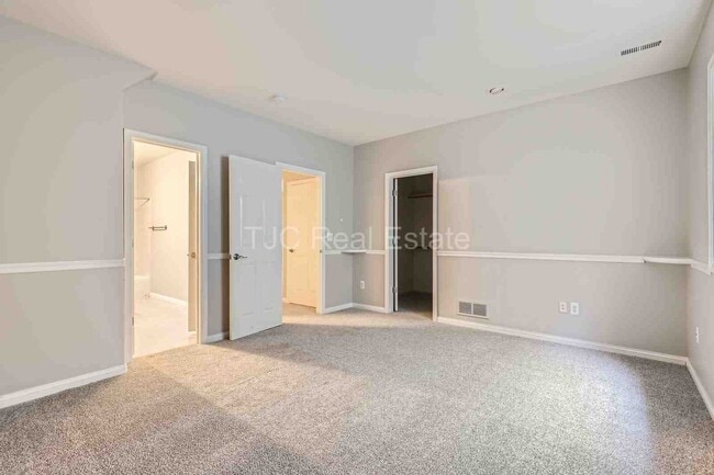 Building Photo - 9710 E 35th Ave