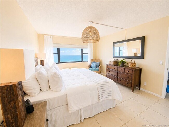 Building Photo - 7380 S Ocean Dr