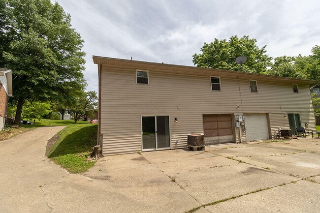 Building Photo - 1321 S Roseta Ave