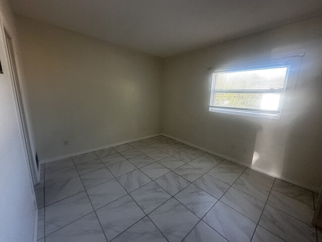 Building Photo - 1315 E Silver Springs Blvd