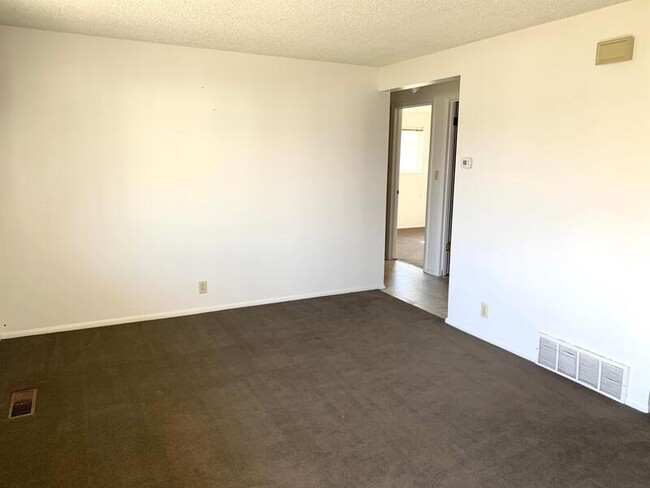 Building Photo - 258 N 400 W