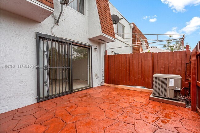 Building Photo - 319 NW 109th Ave