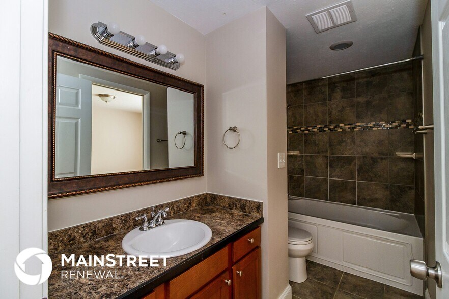 Building Photo - 4504 Lunenburg Dr