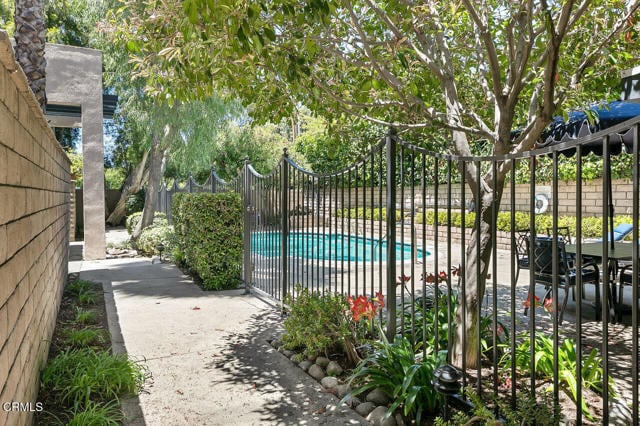 Building Photo - 1841 Bushnell Ave